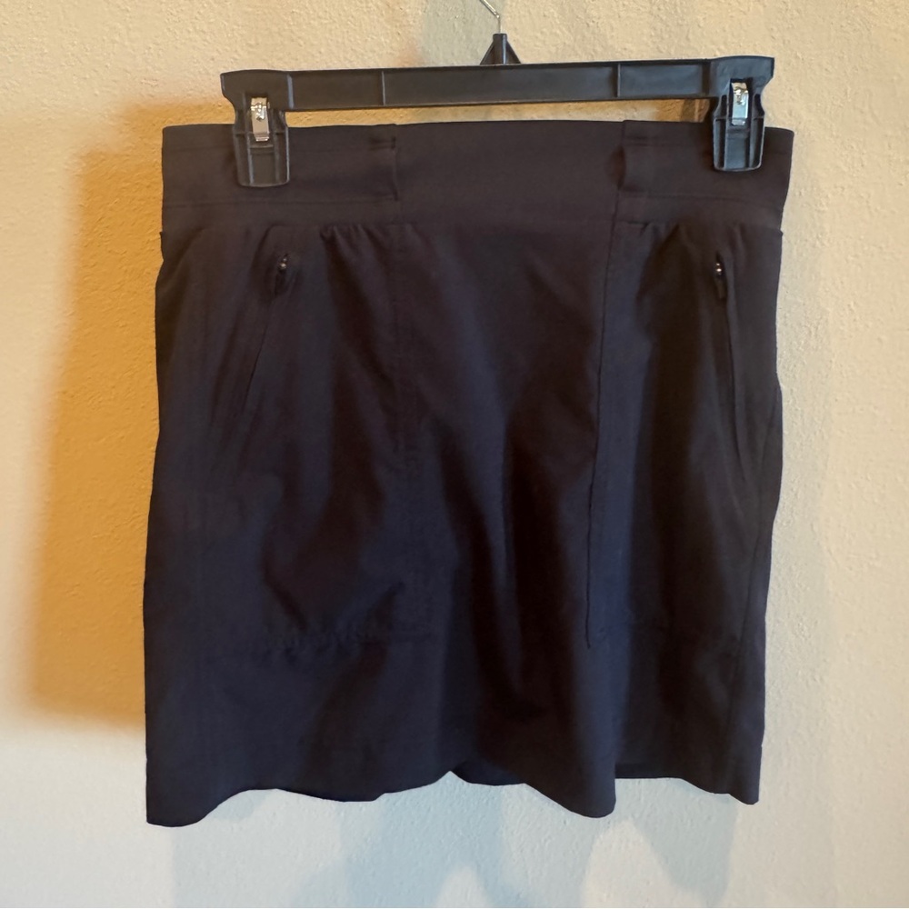 Athleta Chelsea cargo skort. Black size 2